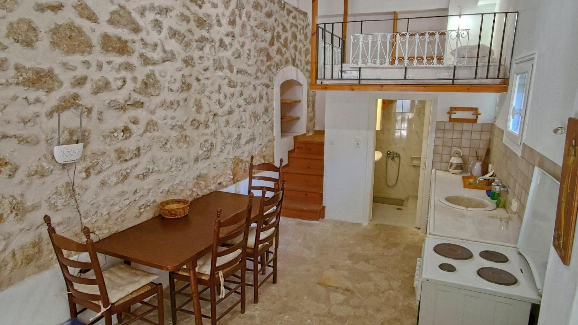 Appartamento Στούντιο Σε Πέτρινο Σπίτι, Κοντά Σε Παραλία Kyparissia Esterno foto